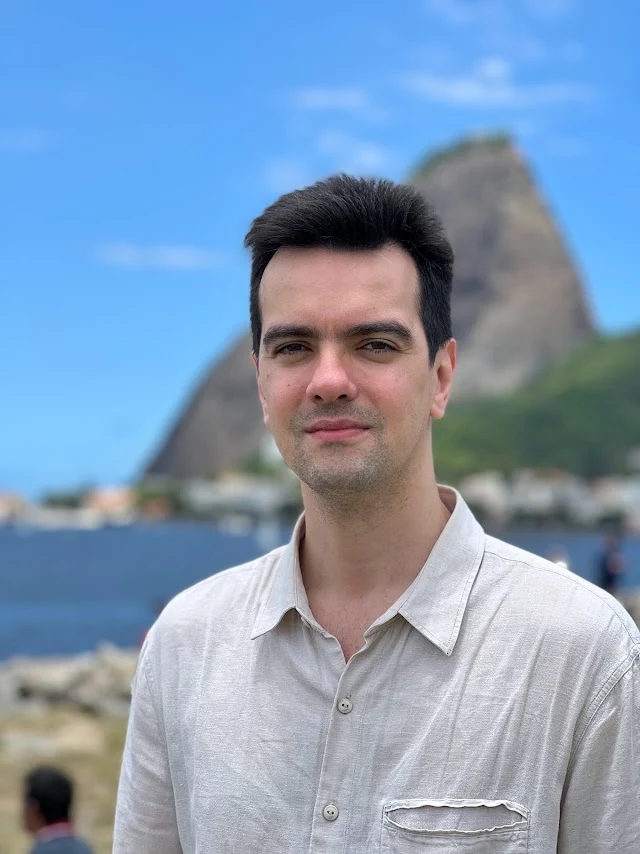 Retrato do Dr. Danton Dantas, médico neurologista especializado em epilepsia, no Rio de Janeiro